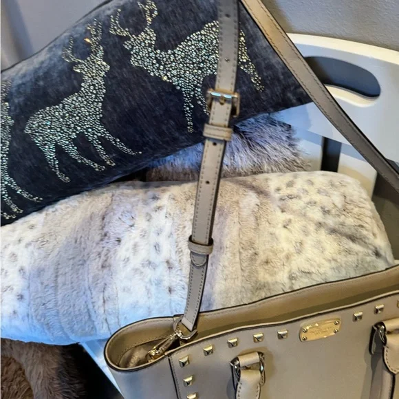 Gorgeous Michael Kors Saffiano leather studded tote! Like new! - Picture 3 of 9